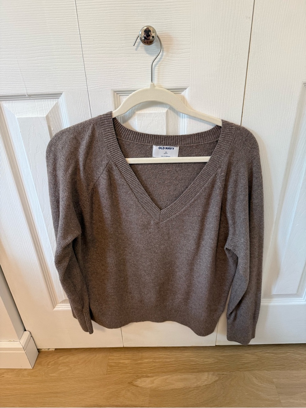 Old Navy Women's V-Neck Taupe Sweater